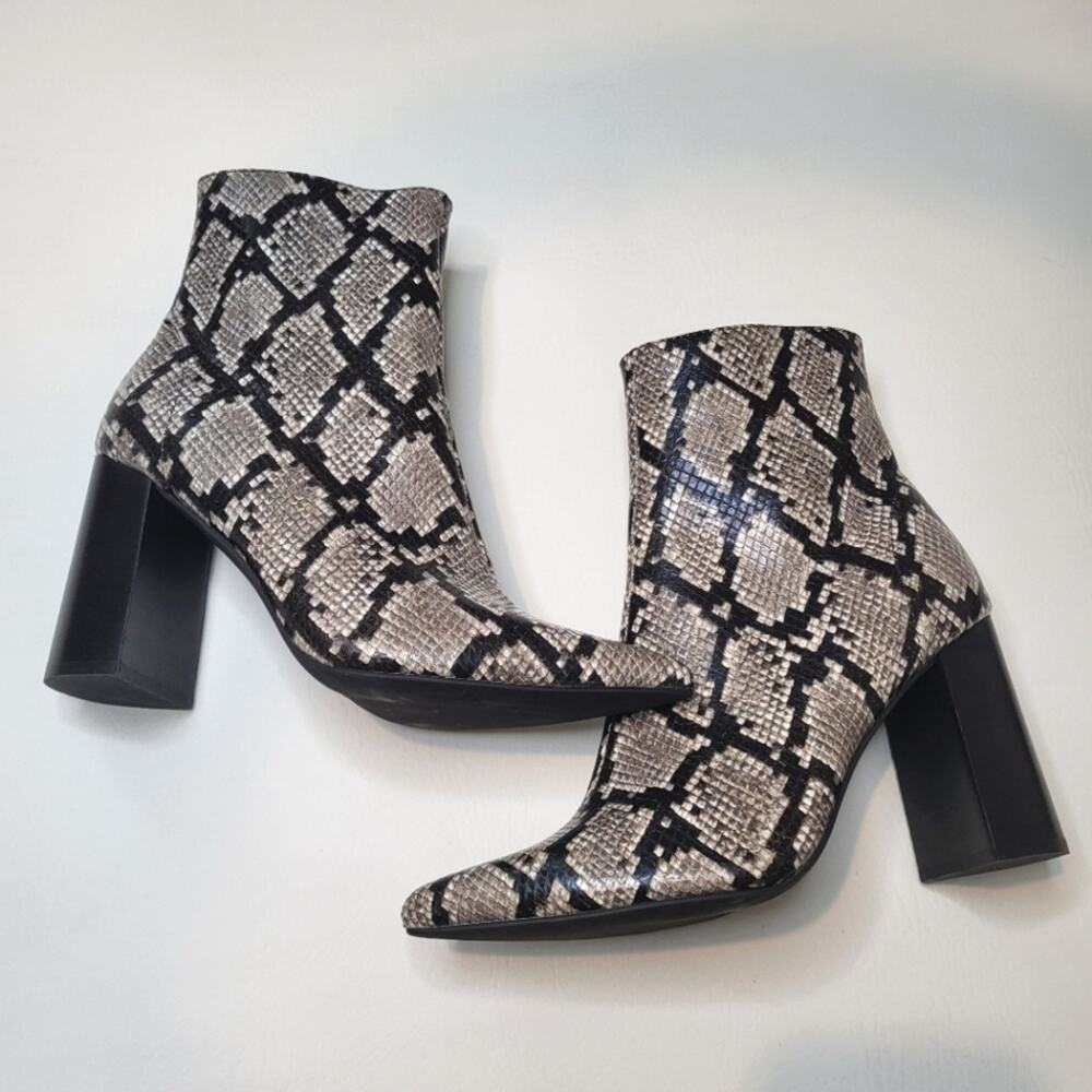 Jeffrey Campbell Raven Snakeskin Heeled Ankle Bootie Python Block Heel Boot Sz 7 - Picture 2 of 10